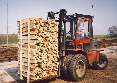 Brennholz auf 2 m Paletten – 1 m lang, standardmäßig gespalten